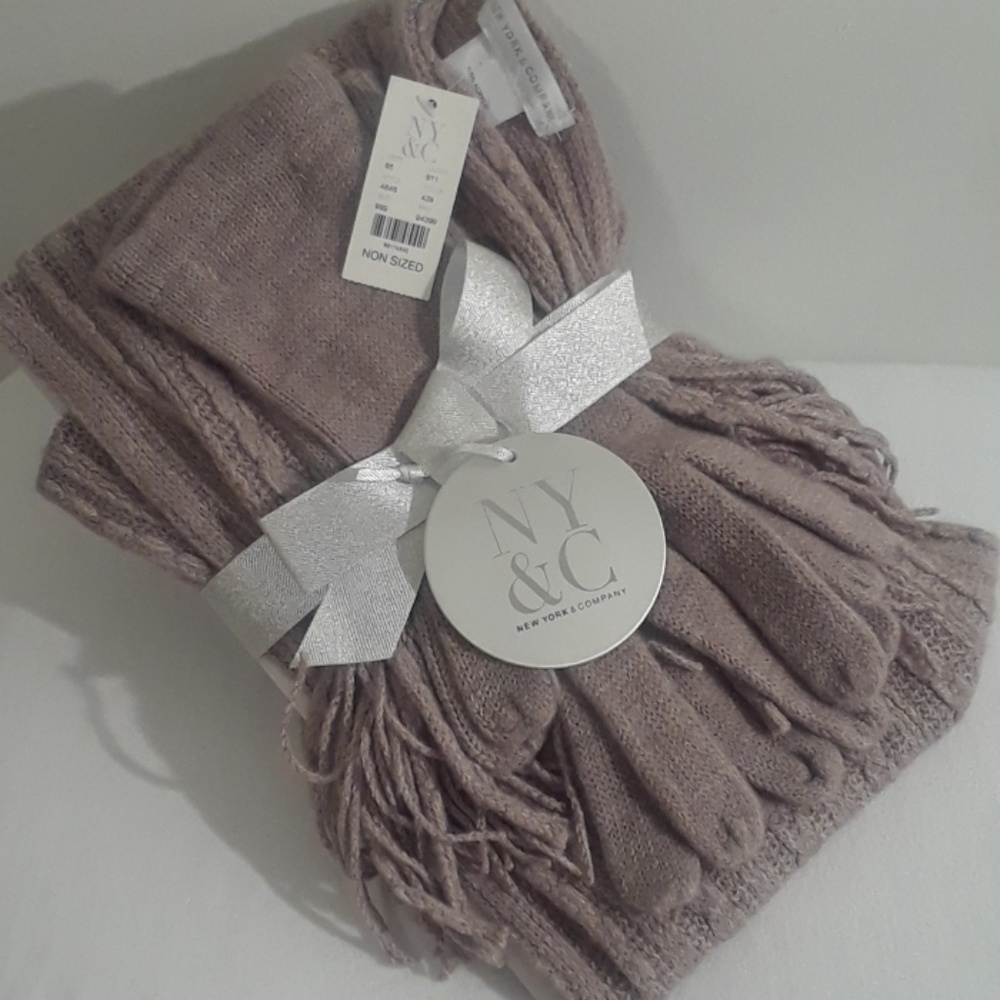 New York & Company Glove & Scarf set